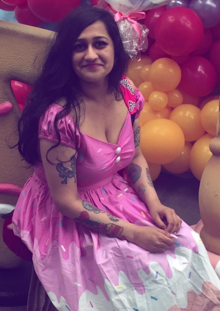 19P Sexy Alt Paki Girl with drag makeup fetish - Comment 4 more