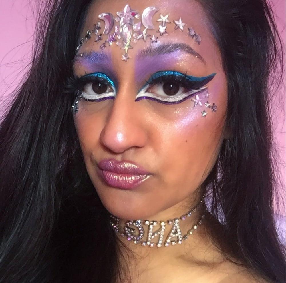 19P Sexy Alt Paki Girl with drag makeup fetish - Comment 4 more