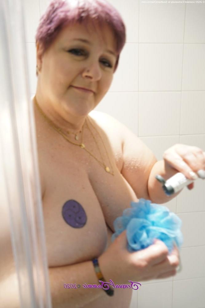 6P Shower time!