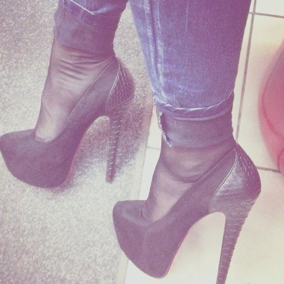 25P Femdom selection 110. Heels