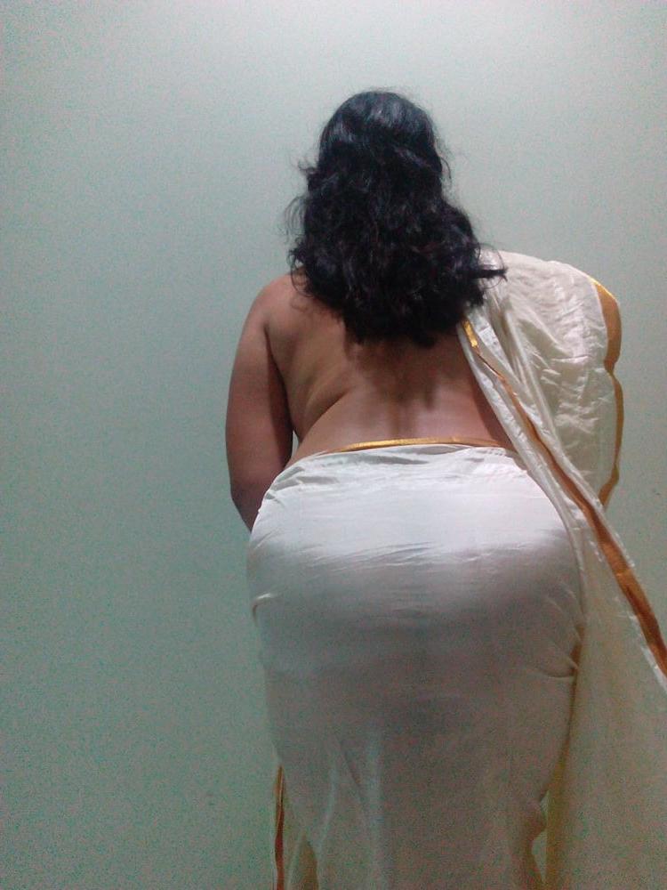 22P Indian Aunty In Public
