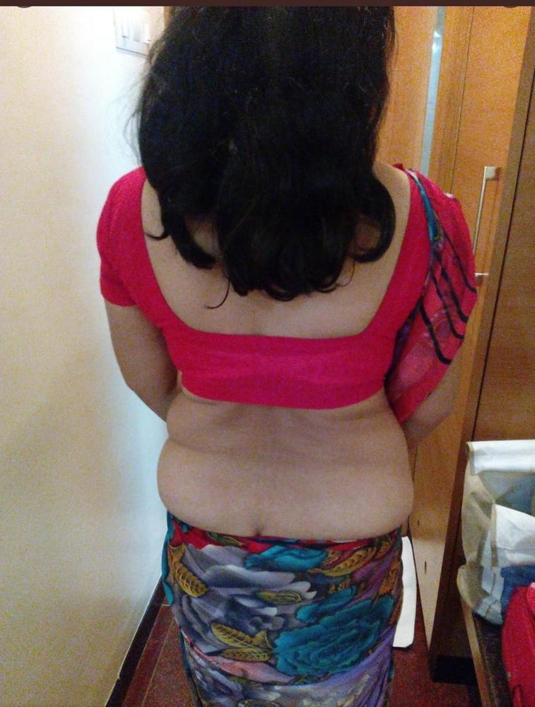 22P Indian Aunty In Public