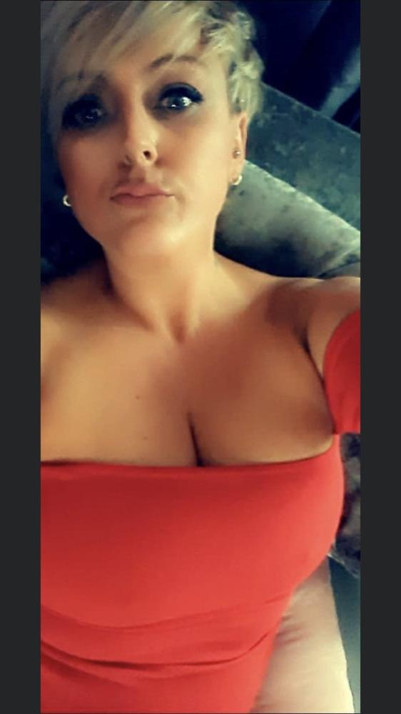 15P Short hair blonde babe