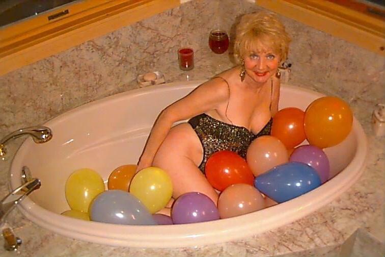 25P Classy Carol