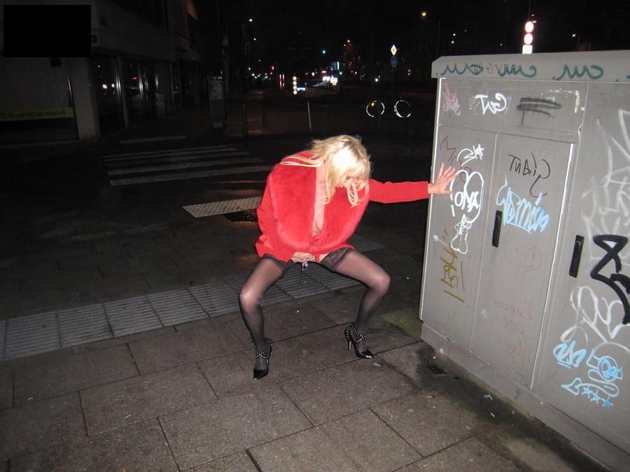 25P Muriel: Fake Tit Slut Shows Off in Public!