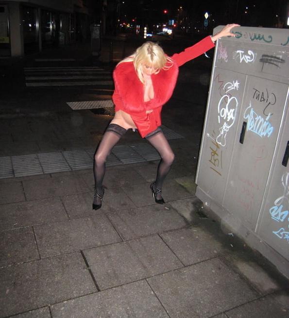 25P Muriel: Fake Tit Slut Shows Off in Public!