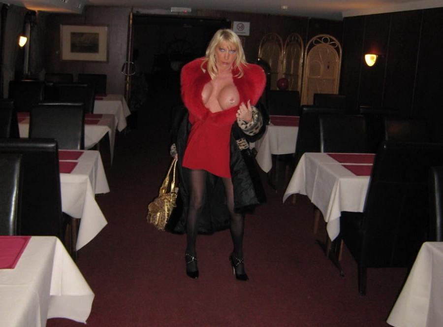 25P Muriel: Fake Tit Slut Shows Off in Public!