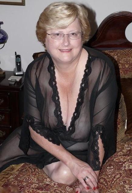 25P Naughty Aunt