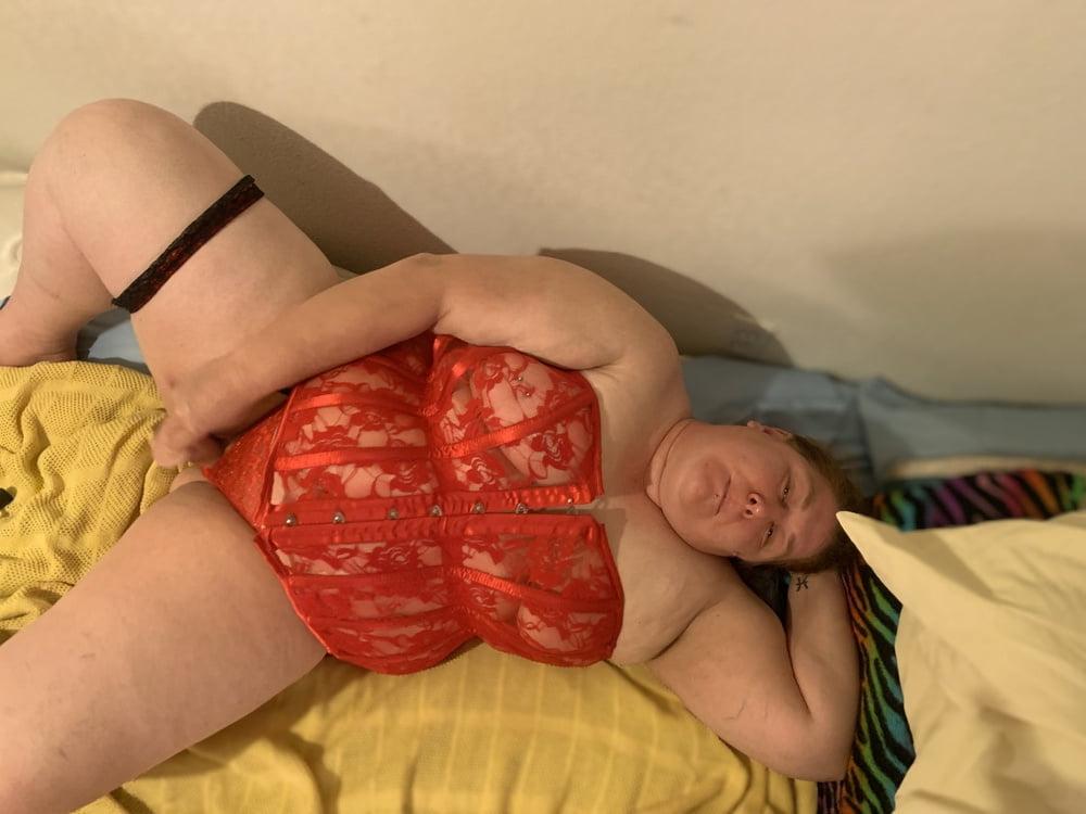 25P Redhead in red
