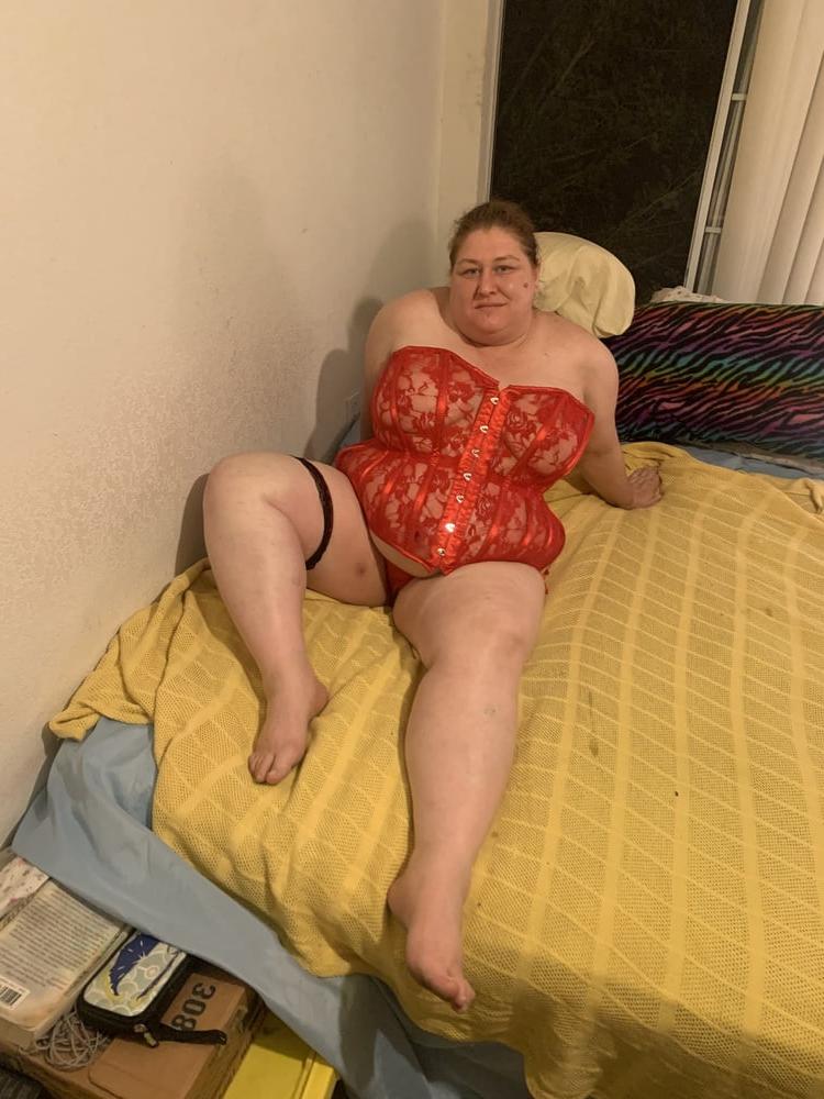 25P Redhead in red