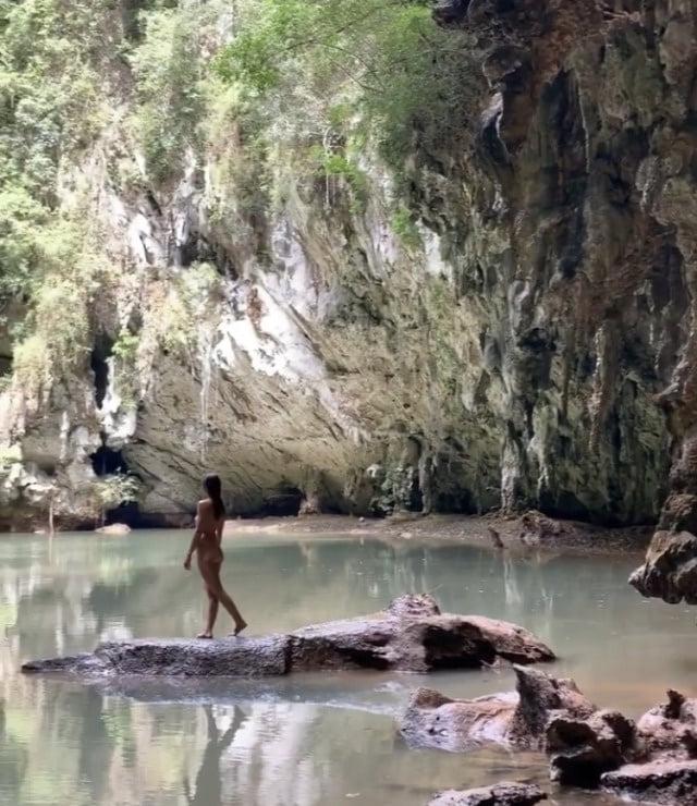 25P 0845 Nature and women nude