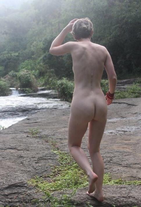 25P 0845 Nature and women nude