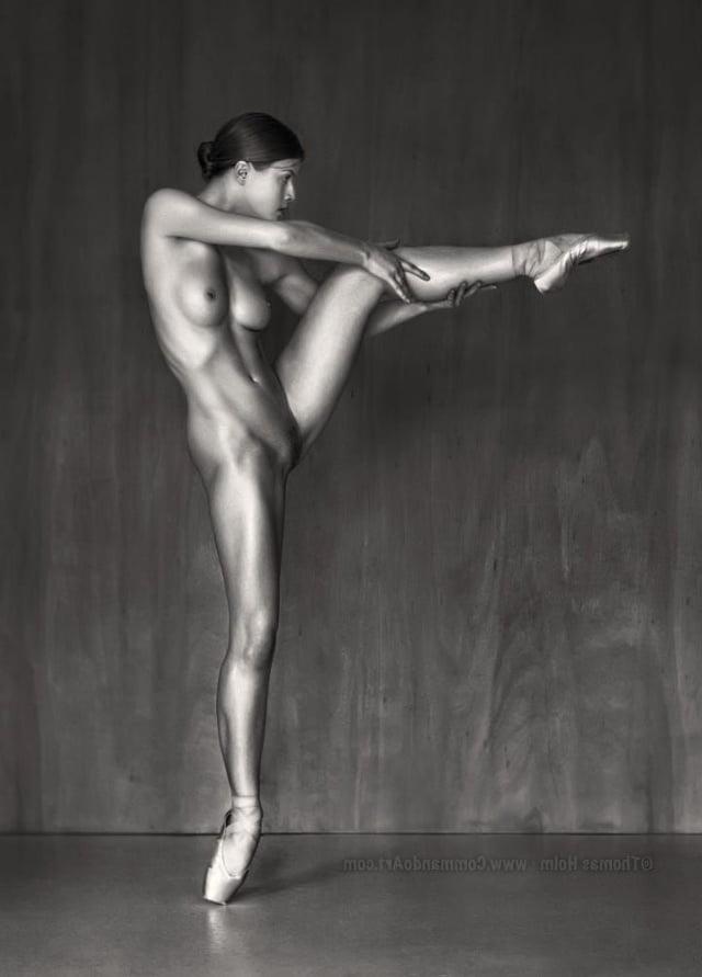 25P 0845 Nature and women nude