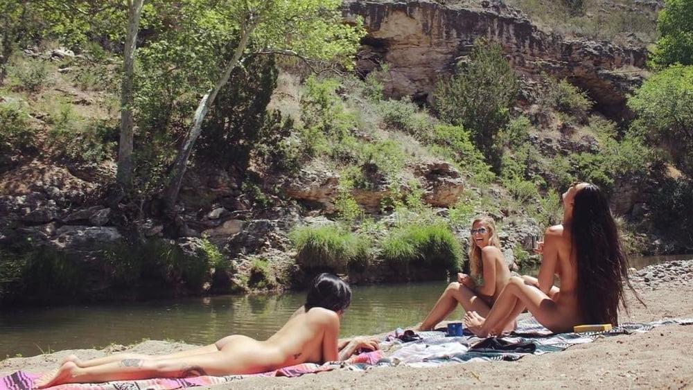 25P 0845 Nature and women nude