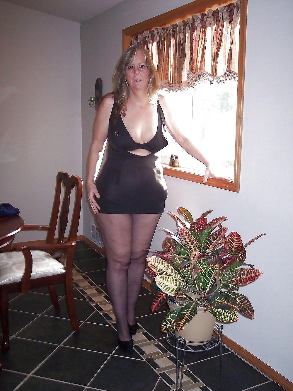 16P Gorgeous plump blonde mature.