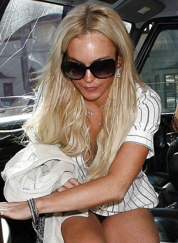 23P Lindsay Lohan - See thru, nip slip, upskirt