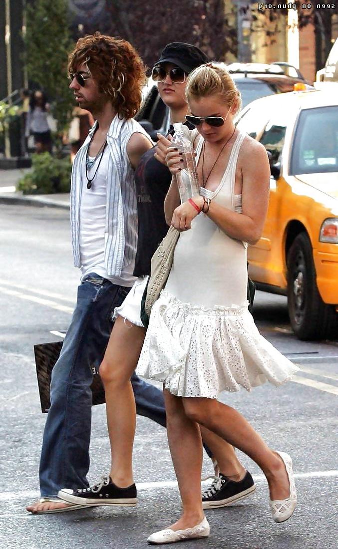 23P Lindsay Lohan - See thru, nip slip, upskirt