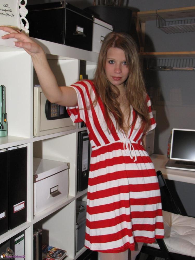 20P CINDY IN RED &amp;WHITE STRIPES