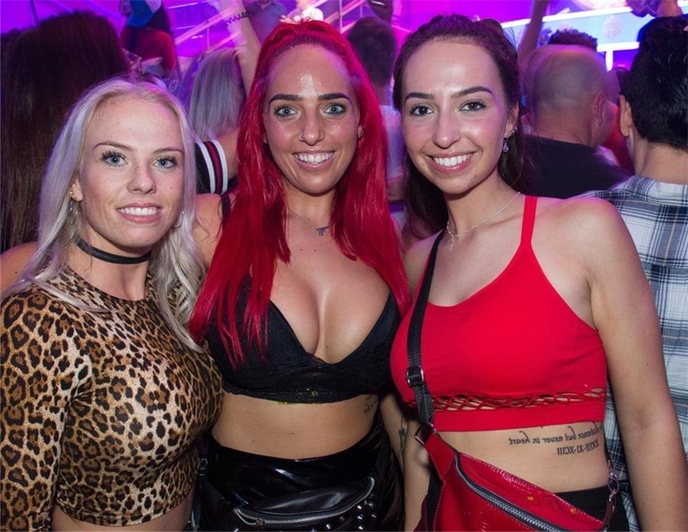 25P Who do you fuck, rich wives