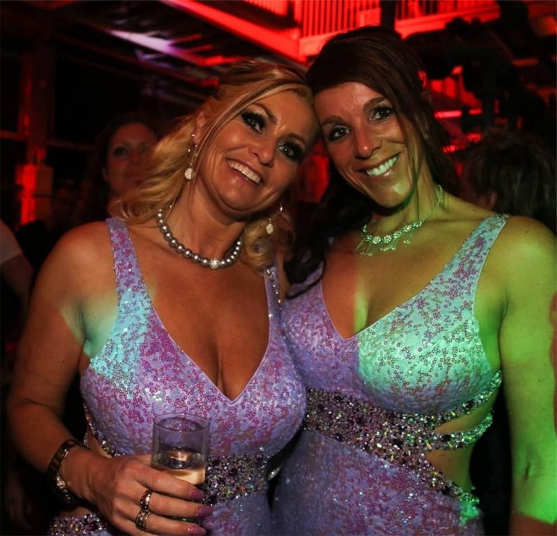 25P Who do you fuck, rich wives