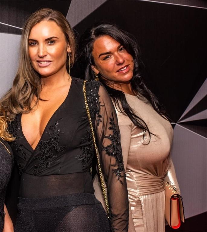 25P Who do you fuck, rich wives