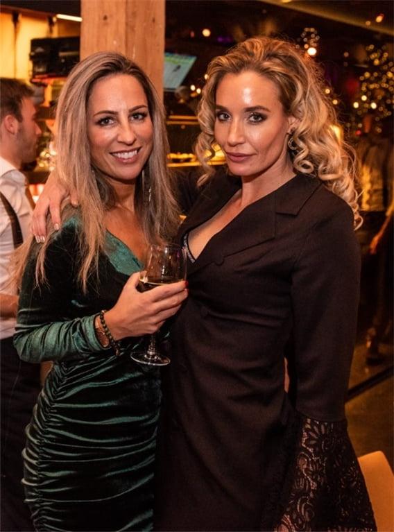 25P Who do you fuck, rich wives