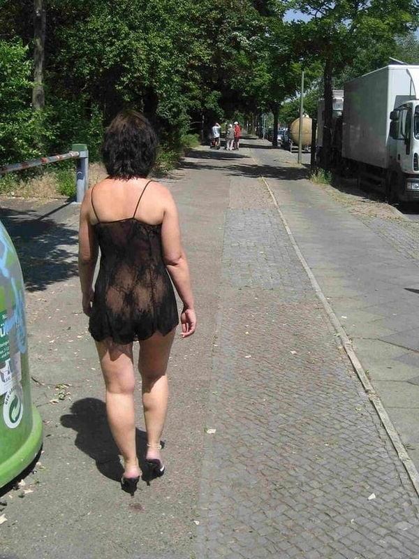 25P German nude in public