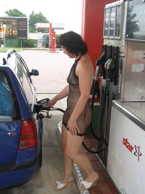 25P German nude in public