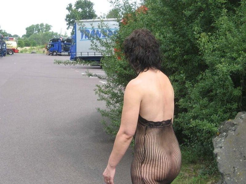 25P German nude in public