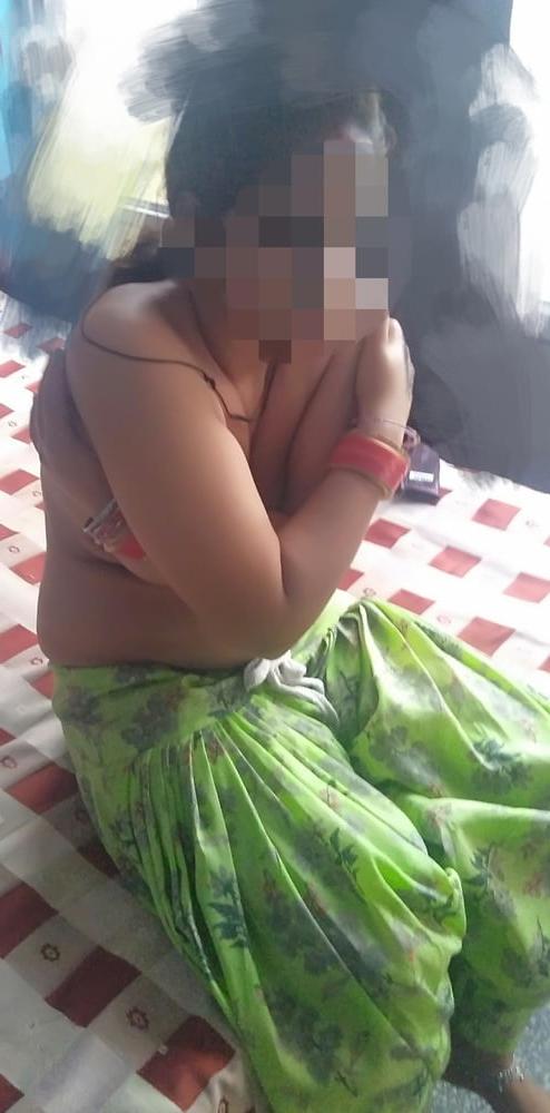 25P Bhabhi he bohot naughty (face covered)
