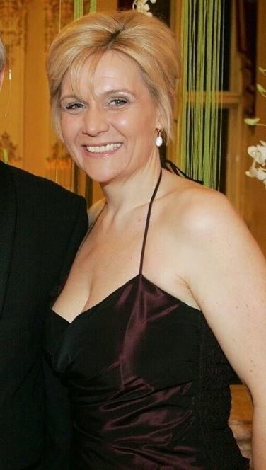 20P Mature ladies braless cleavage pokies 196
