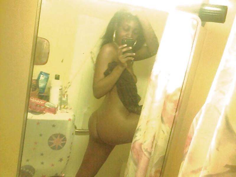 25P BLACK AMATEUR GIRLS - SELF PICS III
