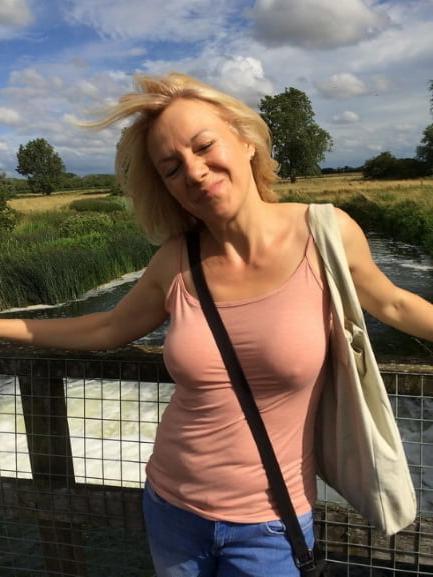 20P Mature ladies braless cleavage ponies 192