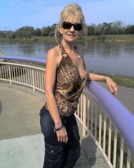 20P Mature ladies braless cleavage ponies 192