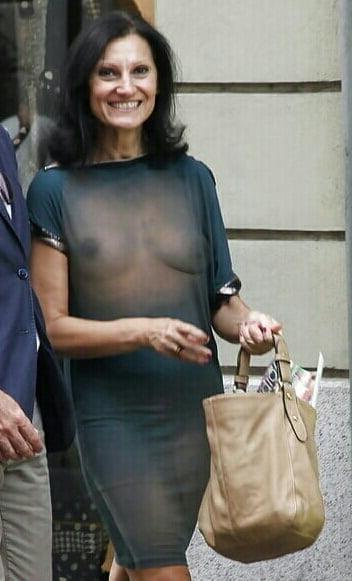 20P Mature ladies braless cleavage ponies 192