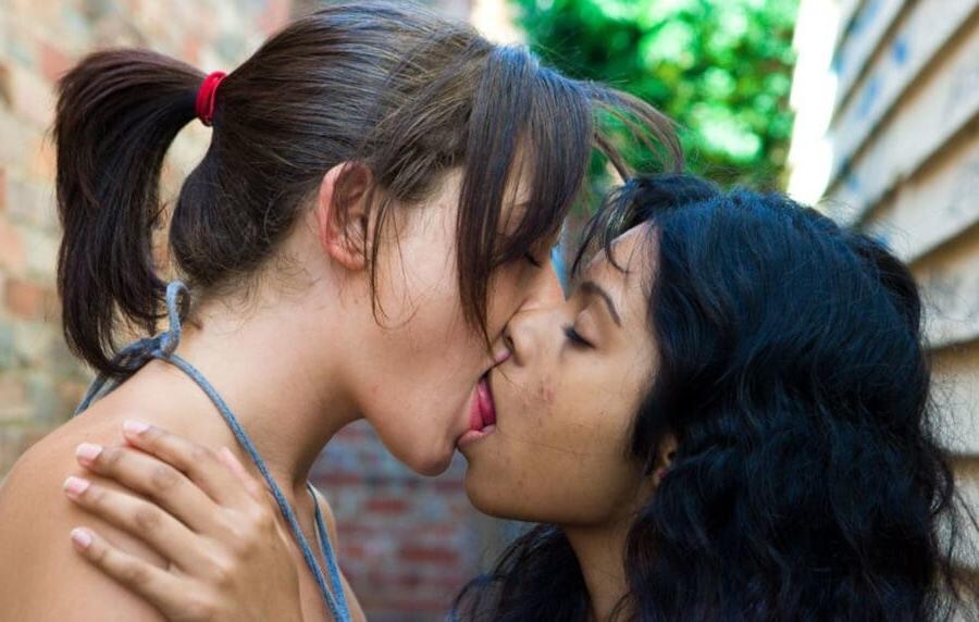 21P Lesbian lovers kissing 01