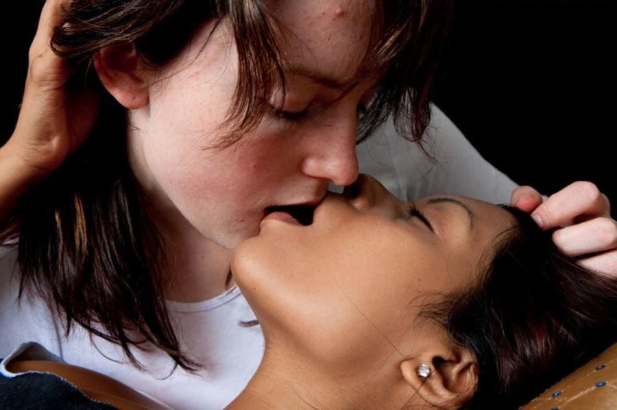 21P Lesbian lovers kissing 01