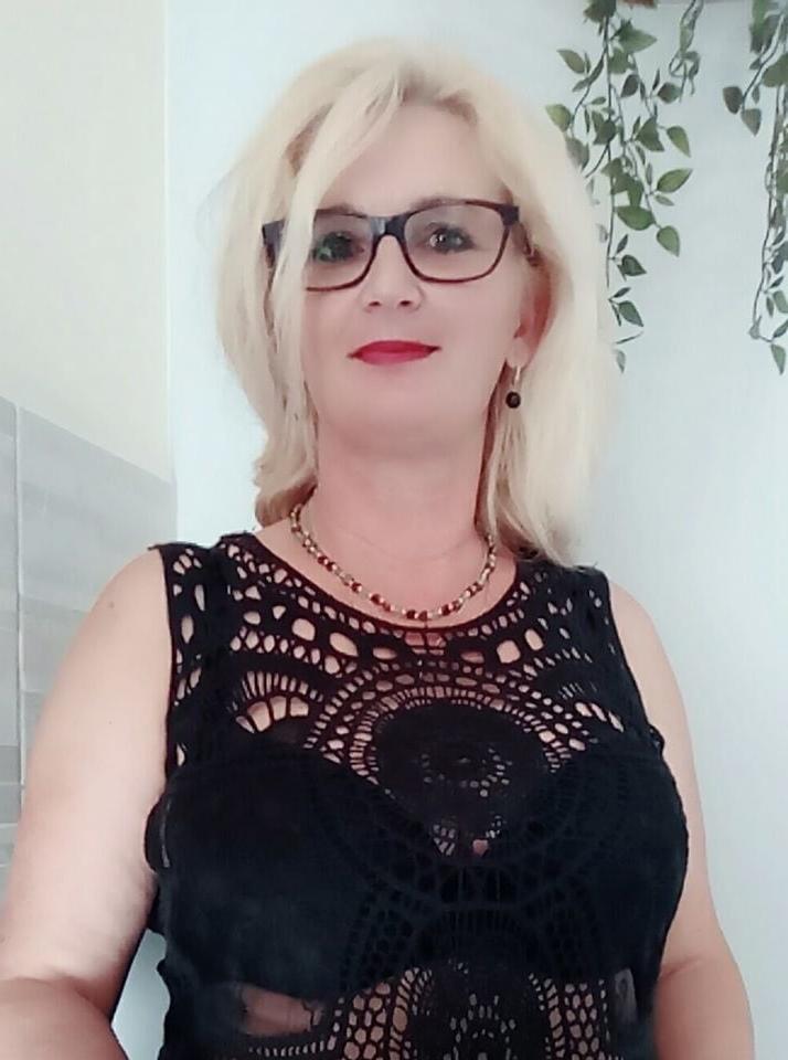 25P Sexy cleavage polish slutwife Anna exposed