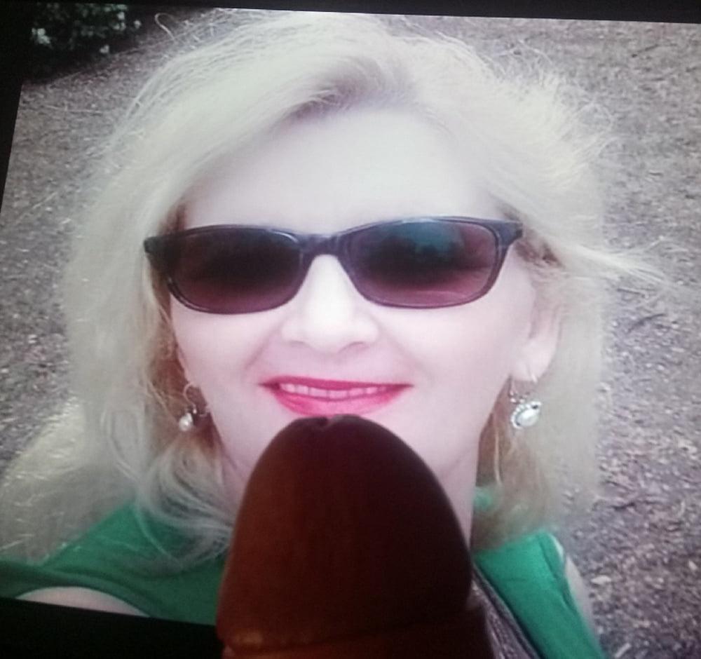 25P Sexy cleavage polish slutwife Anna exposed