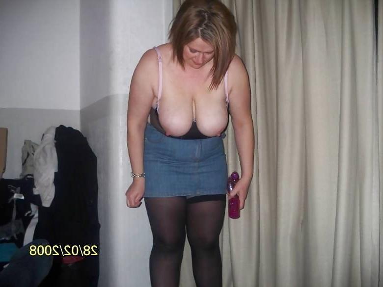9P Gorgeous Milf From UK