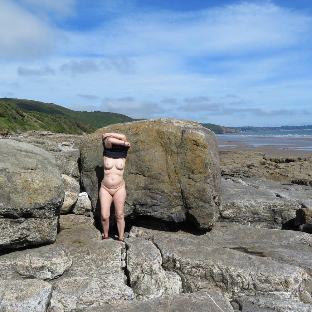 10P Naughty beach pic's