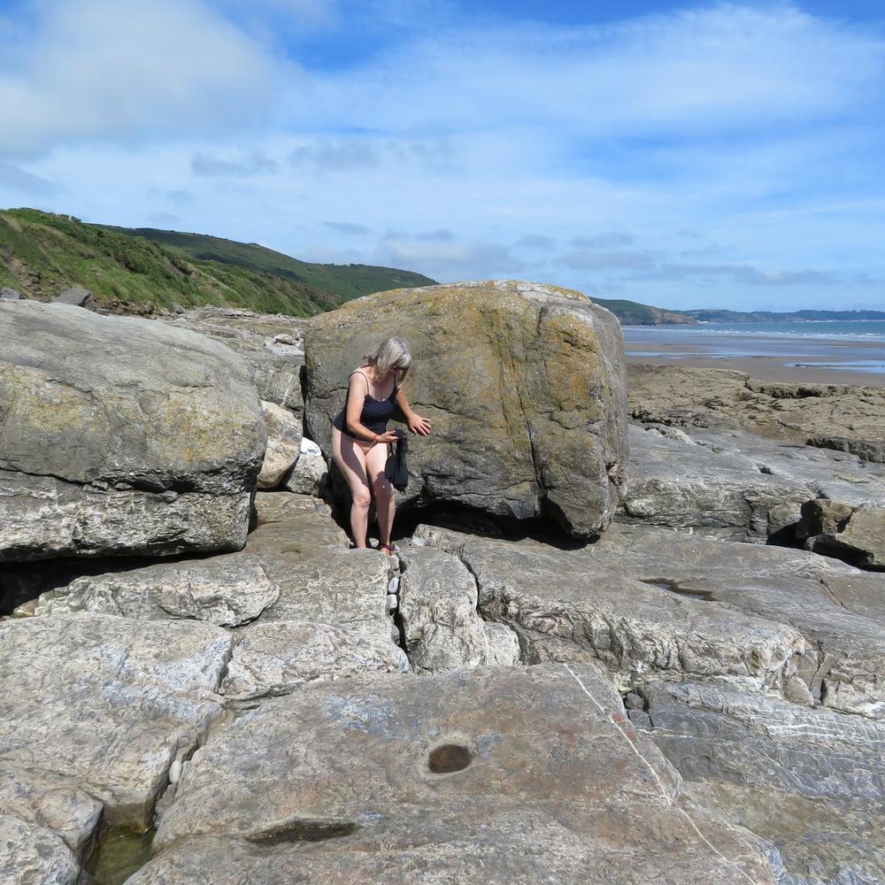10P Naughty beach pic's