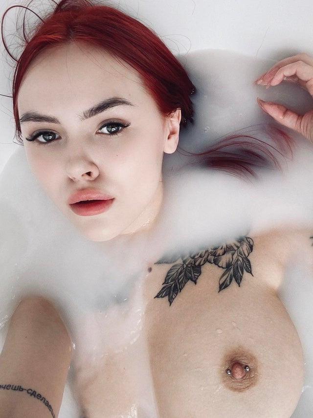 25P Shades of RED