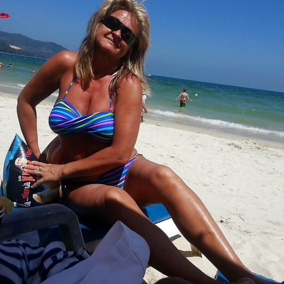 25P Sexy grandma in bikini 1