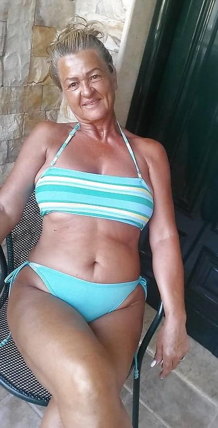 25P Sexy grandma in bikini 1