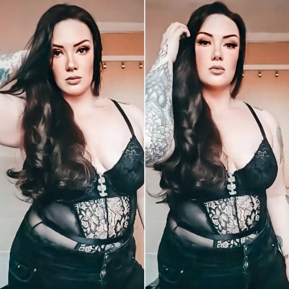 20P Gorgeous Goth Girl