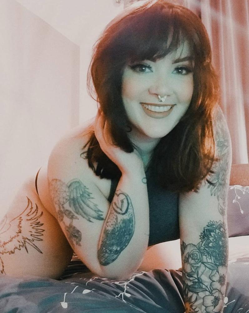 20P Gorgeous Goth Girl