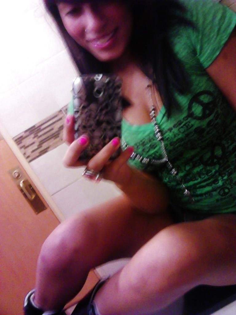 13P Gorgeous Latina MILF