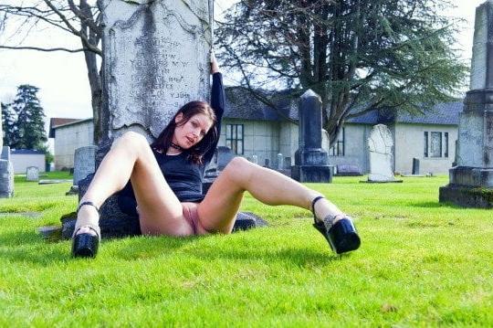 15P nude in public