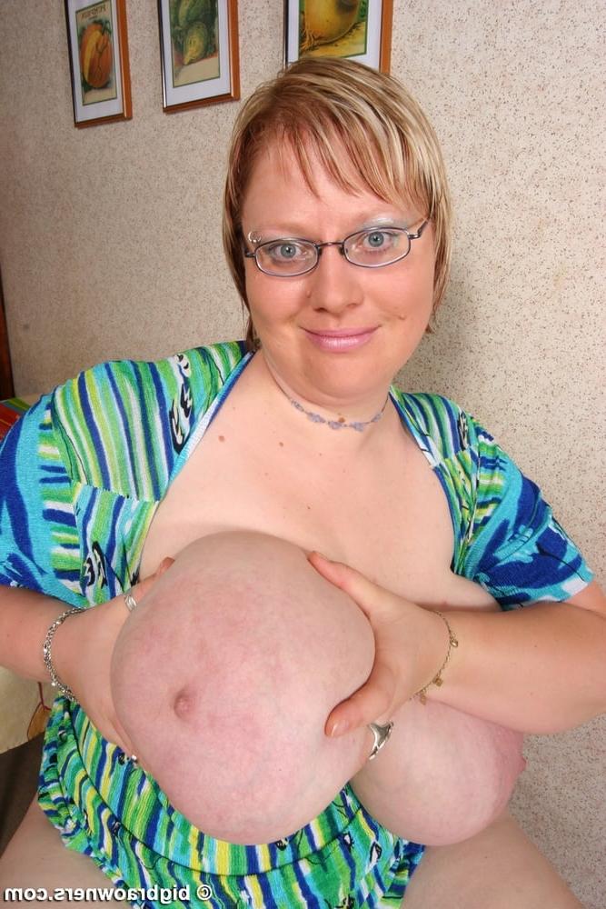 25P Diana in the kitchen